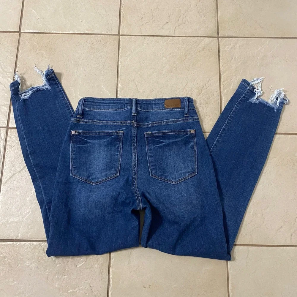 Judy Blue Relaxed Fit High Waist Skinny Jeans Medium Wash Distressed RawHem 3/26